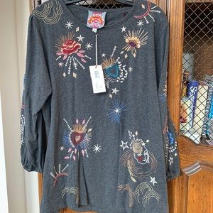 NWT Johnny was Victoria puff sleeve embroidered tee
